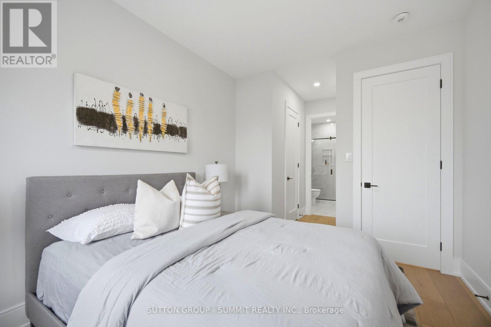 












1230 ALEXANDRA AVENUE

,
Mississauga,




Ontario
L5E2A5

