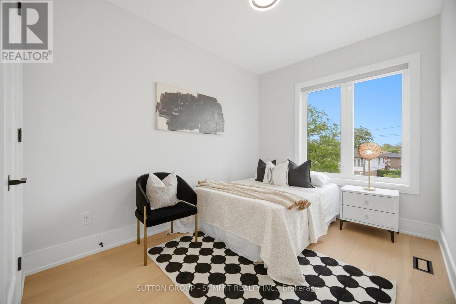 












1230 ALEXANDRA AVENUE

,
Mississauga,




Ontario
L5E2A5

