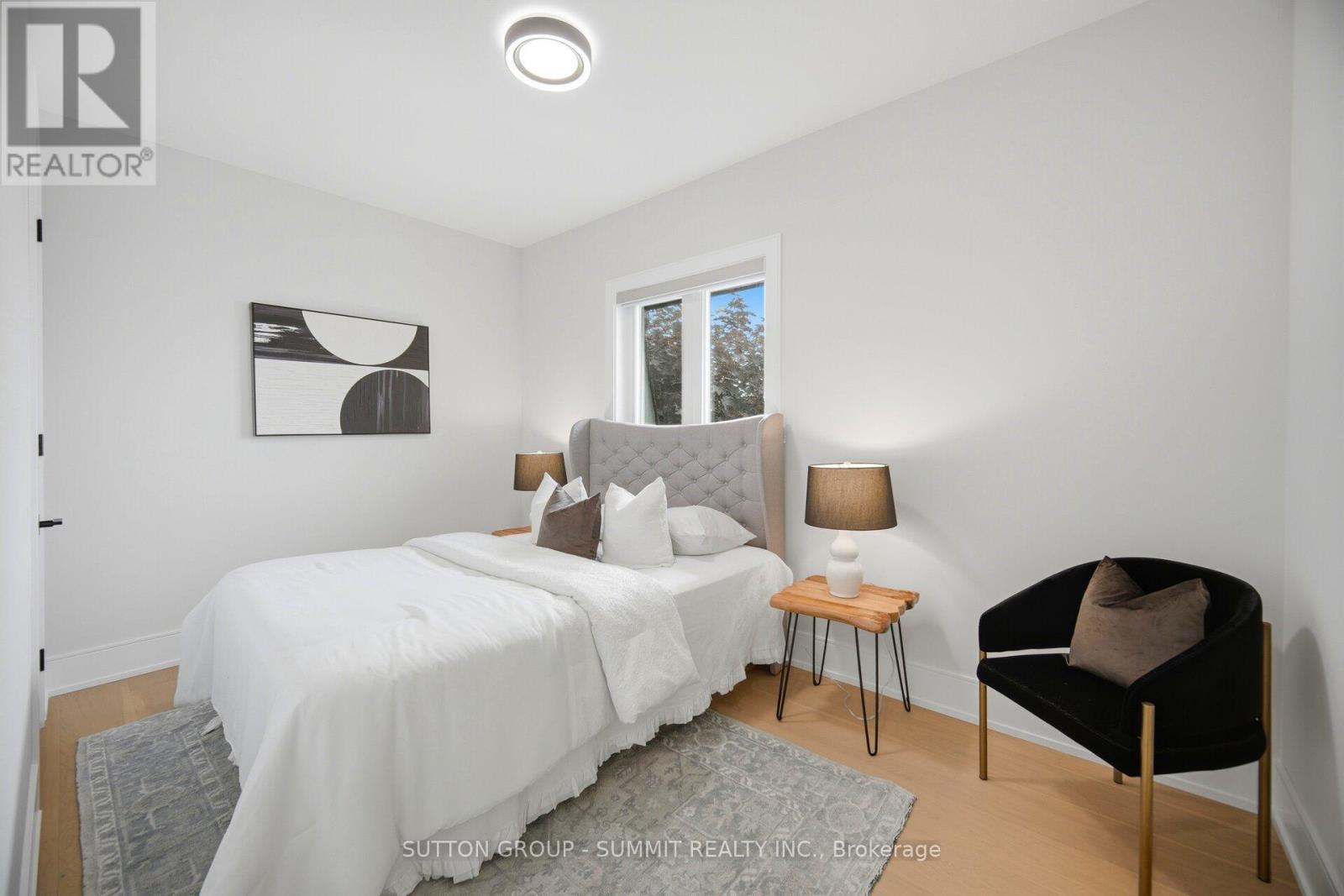 












1230 ALEXANDRA AVENUE

,
Mississauga,




Ontario
L5E2A5

