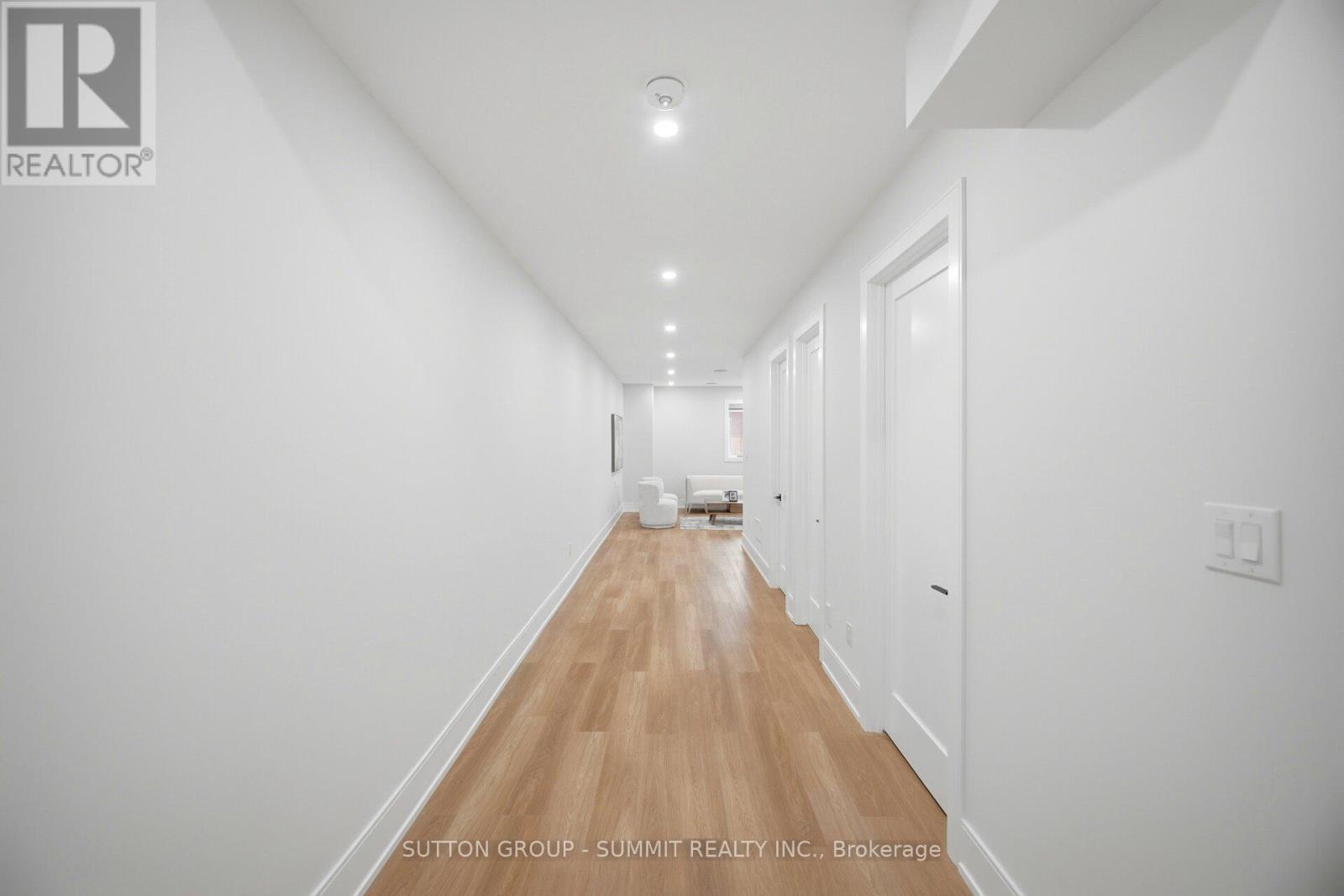 












1230 ALEXANDRA AVENUE

,
Mississauga,




Ontario
L5E2A5

