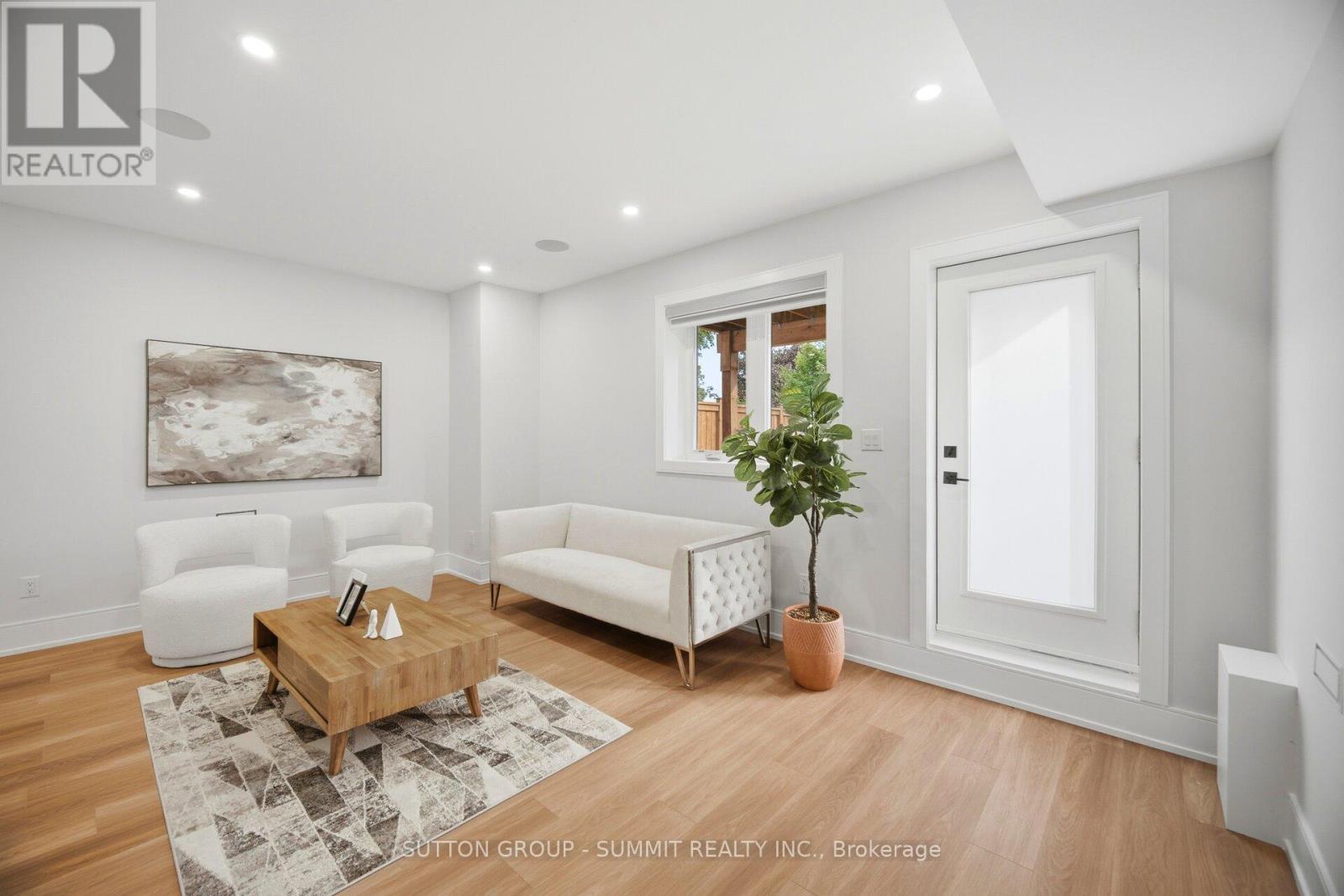 












1230 ALEXANDRA AVENUE

,
Mississauga,




Ontario
L5E2A5

