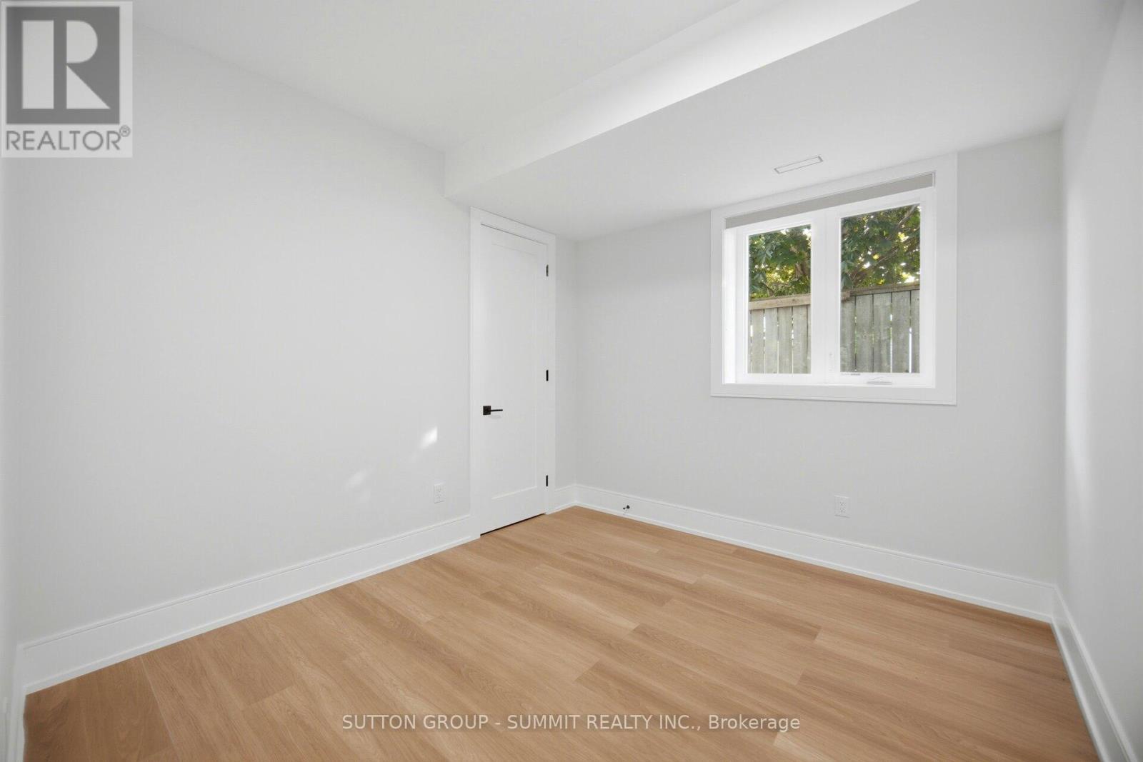 












1230 ALEXANDRA AVENUE

,
Mississauga,




Ontario
L5E2A5

