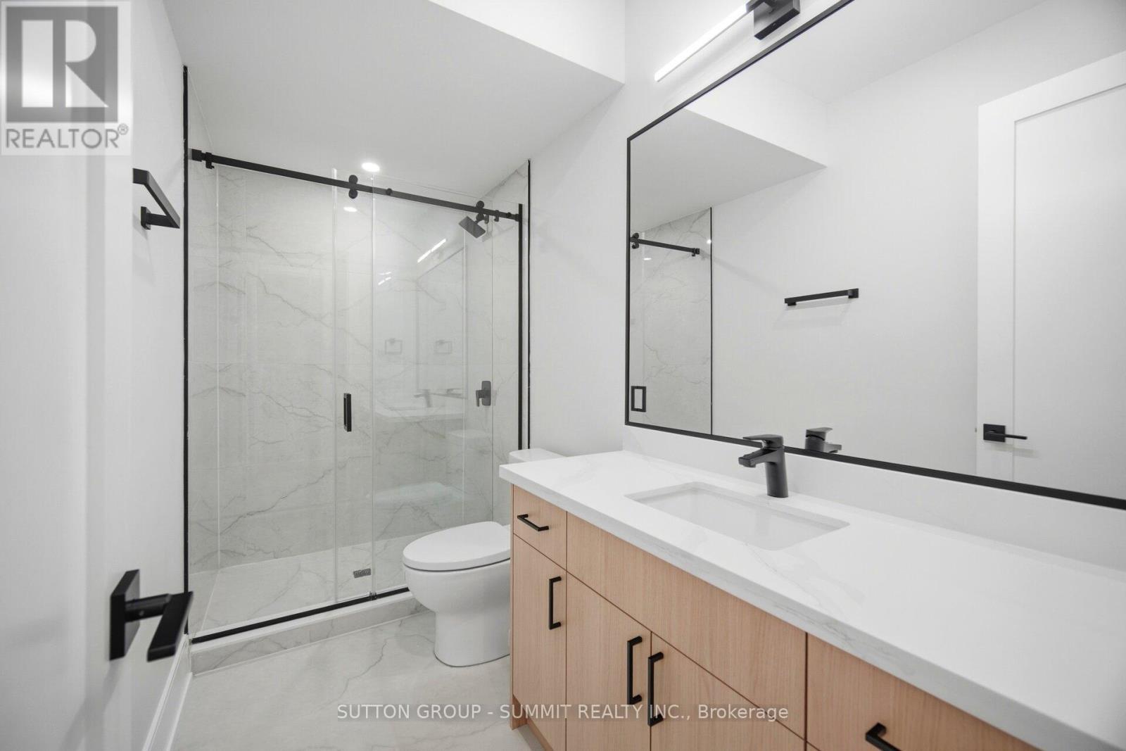 












1230 ALEXANDRA AVENUE

,
Mississauga,




Ontario
L5E2A5

