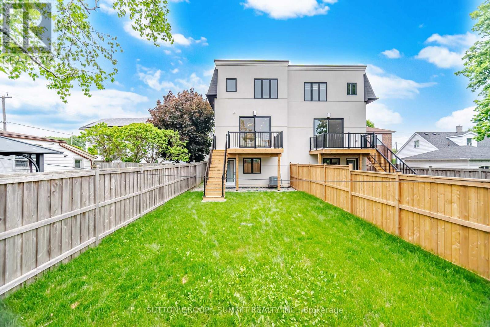 












1230 ALEXANDRA AVENUE

,
Mississauga,




Ontario
L5E2A5

