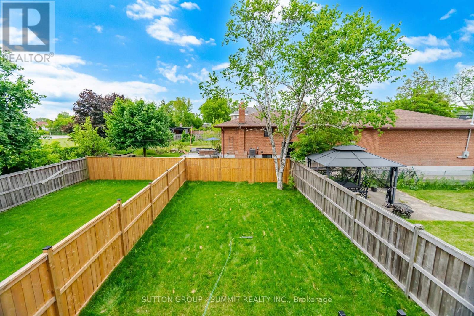 












1230 ALEXANDRA AVENUE

,
Mississauga,




Ontario
L5E2A5

