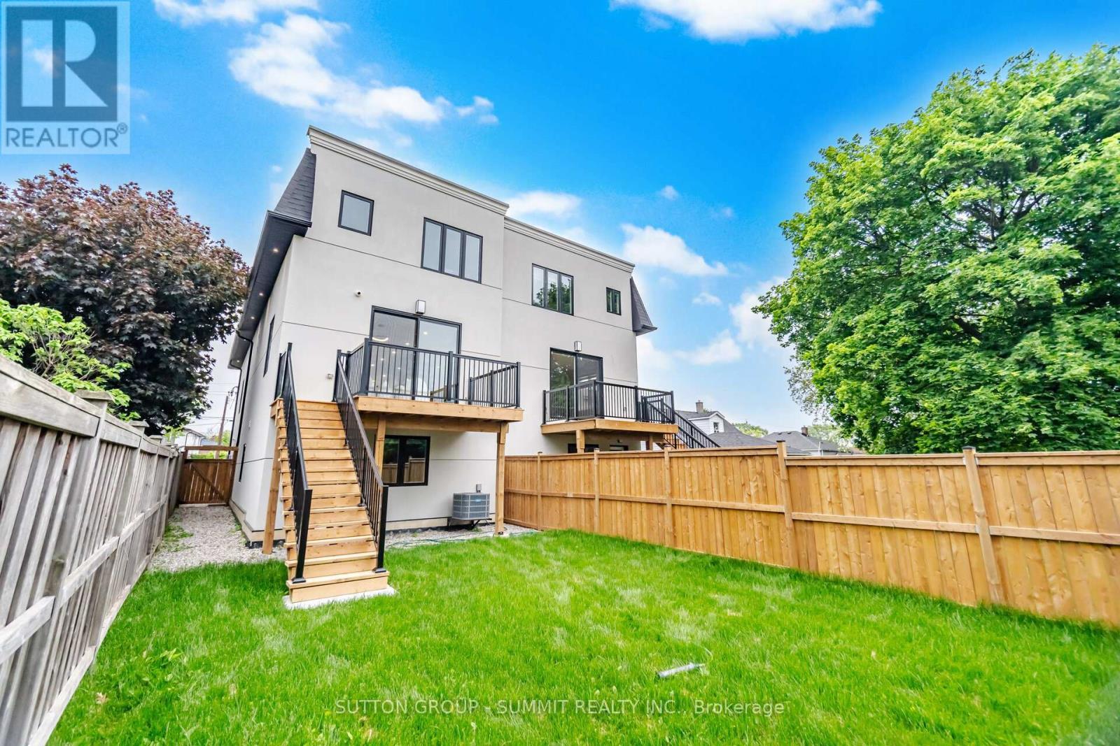 












1230 ALEXANDRA AVENUE

,
Mississauga,




Ontario
L5E2A5

