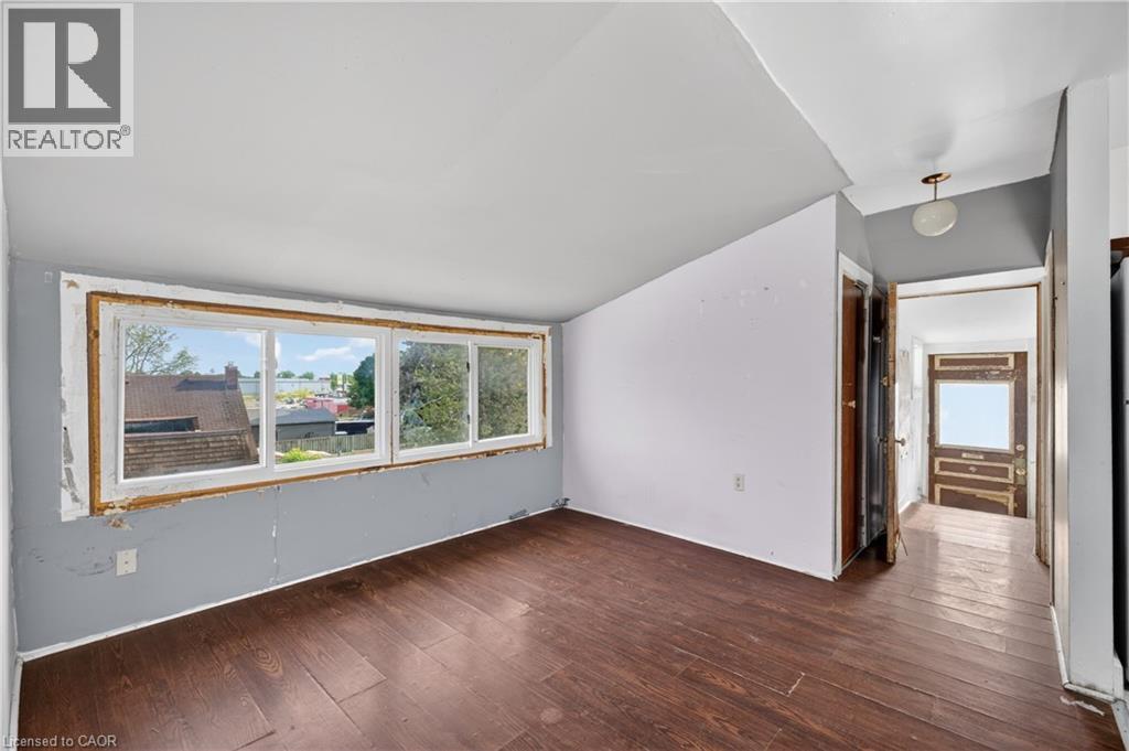 












26 ARTHUR Avenue

,
St. Thomas,




Ontario
N5P3L2


