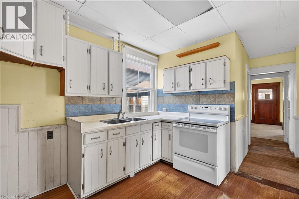 












26 ARTHUR Avenue

,
St. Thomas,




Ontario
N5P3L2

