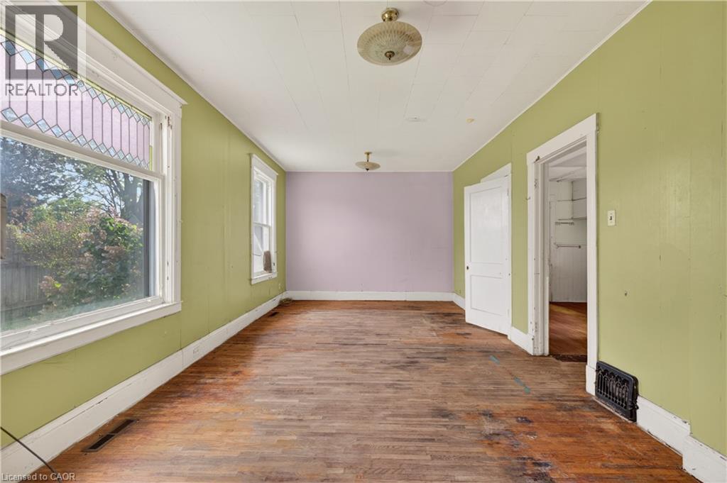 












26 ARTHUR Avenue

,
St. Thomas,




Ontario
N5P3L2

