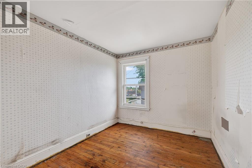 












26 ARTHUR Avenue

,
St. Thomas,




Ontario
N5P3L2

