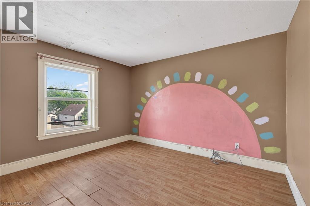 












26 ARTHUR Avenue

,
St. Thomas,




Ontario
N5P3L2

