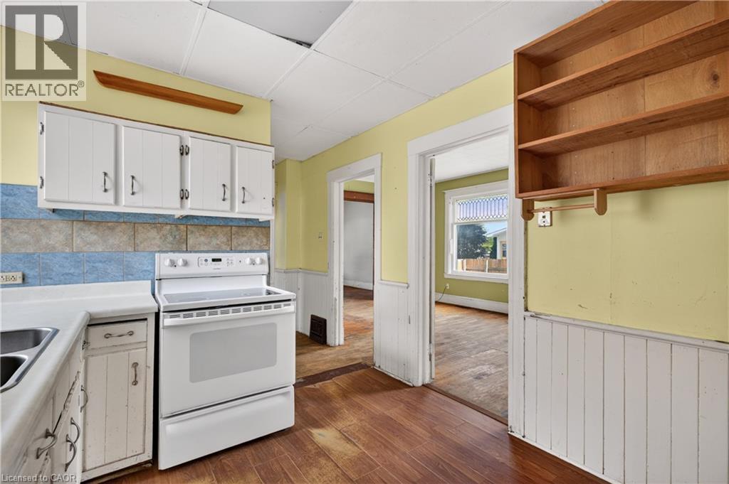












26 ARTHUR Avenue

,
St. Thomas,




Ontario
N5P3L2

