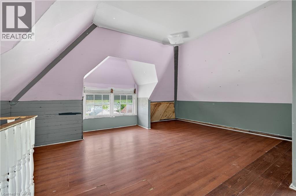 












26 ARTHUR Avenue

,
St. Thomas,




Ontario
N5P3L2


