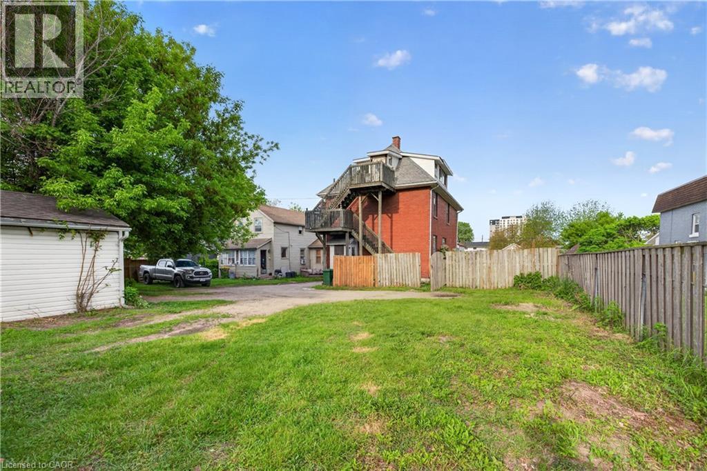 












26 ARTHUR Avenue

,
St. Thomas,




Ontario
N5P3L2

