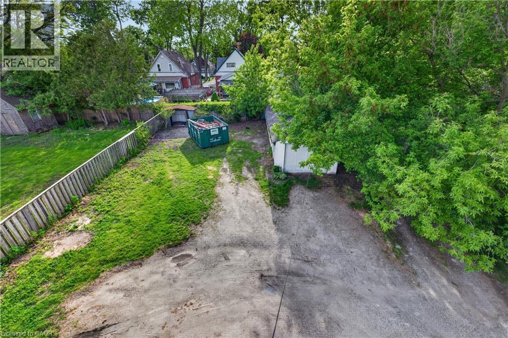 












26 ARTHUR Avenue

,
St. Thomas,




Ontario
N5P3L2

