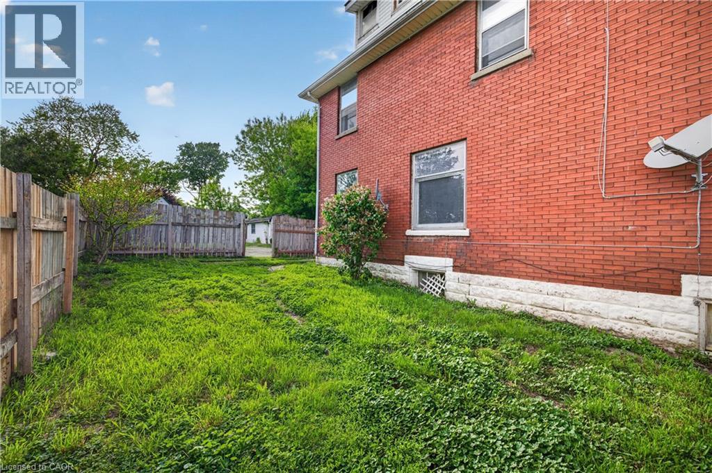 












26 ARTHUR Avenue

,
St. Thomas,




Ontario
N5P3L2

