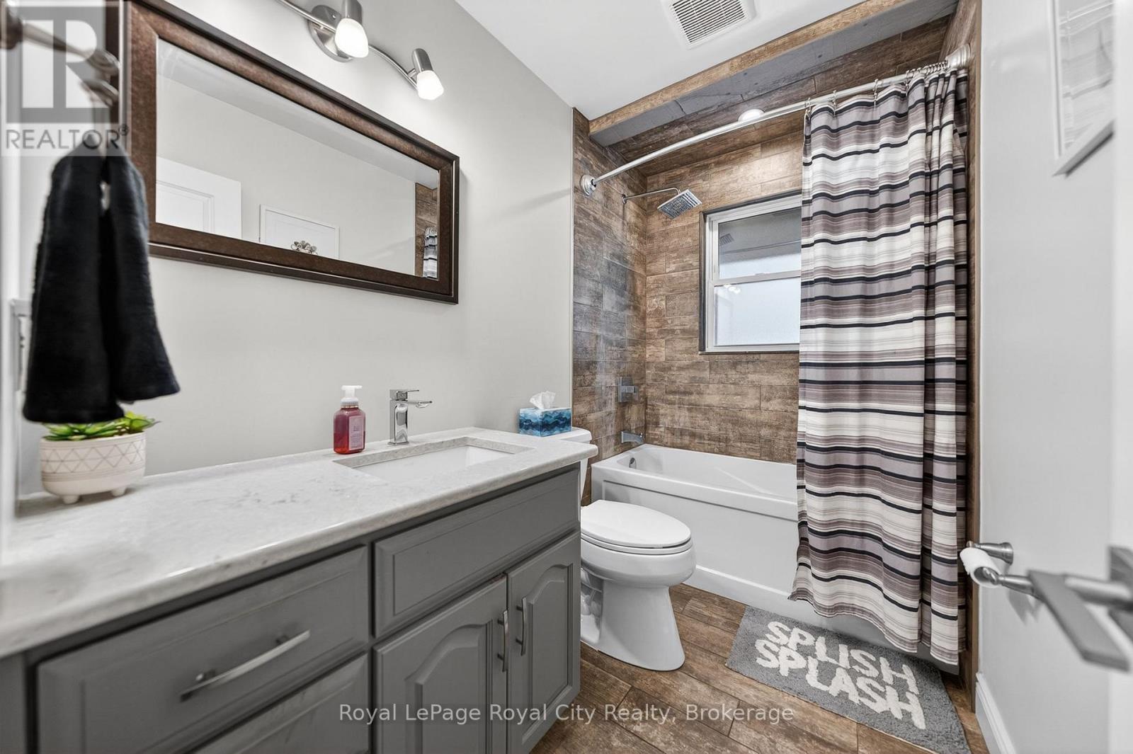 












281 METCALFE STREET

,
Guelph (General Hospital),




Ontario
N1E4Z2

