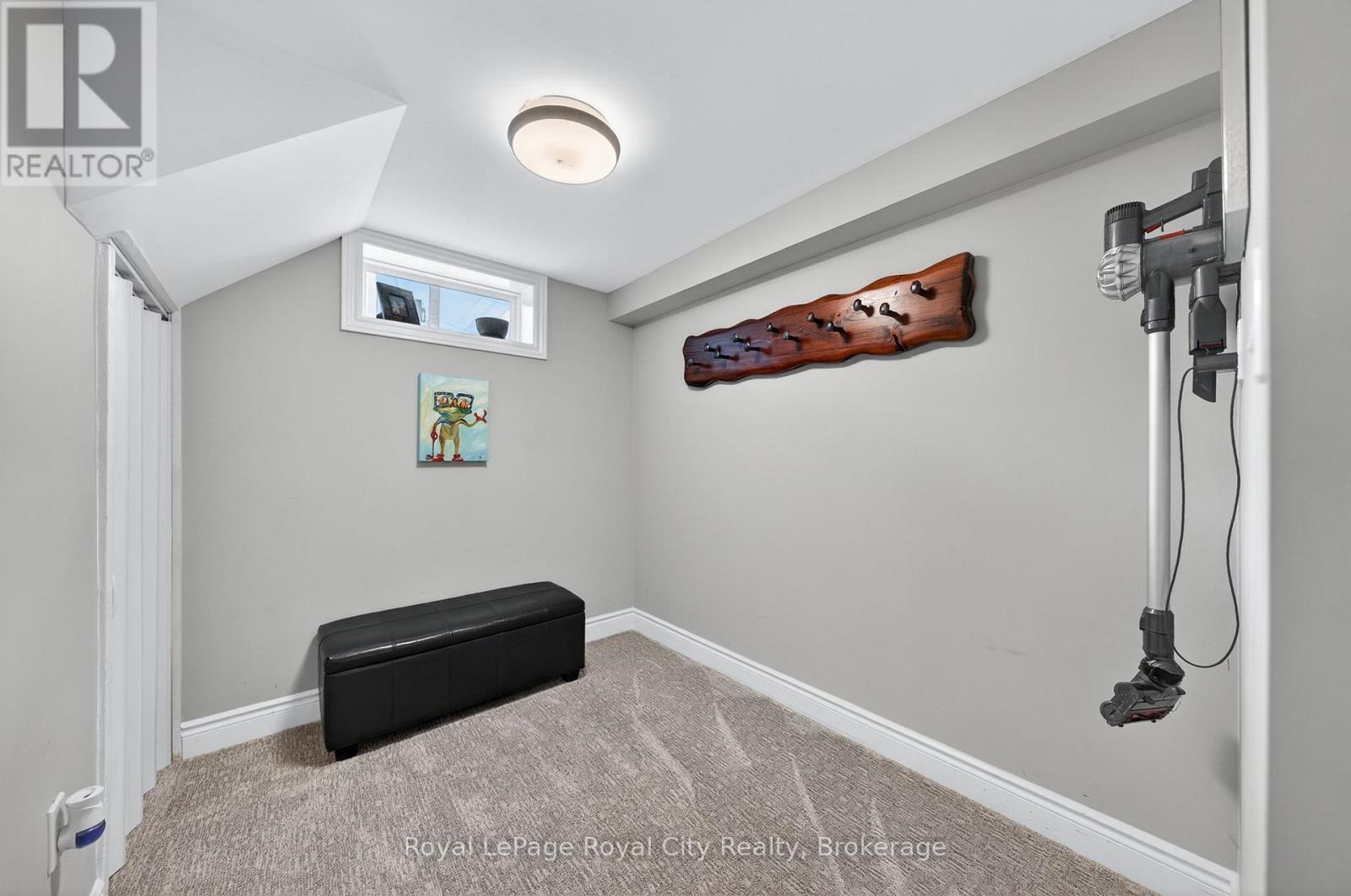 












281 METCALFE STREET

,
Guelph (General Hospital),




Ontario
N1E4Z2

