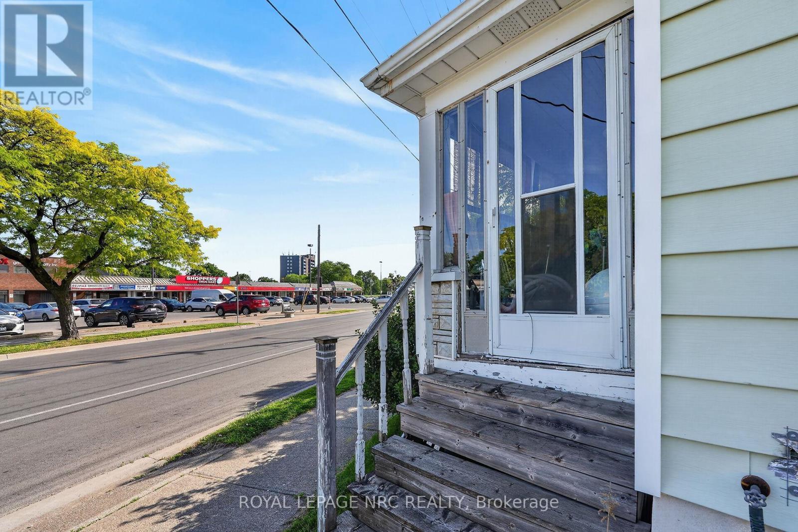 












146 CARLTON STREET

,
St. Catharines (Downtown),




Ontario
L2R1R7

