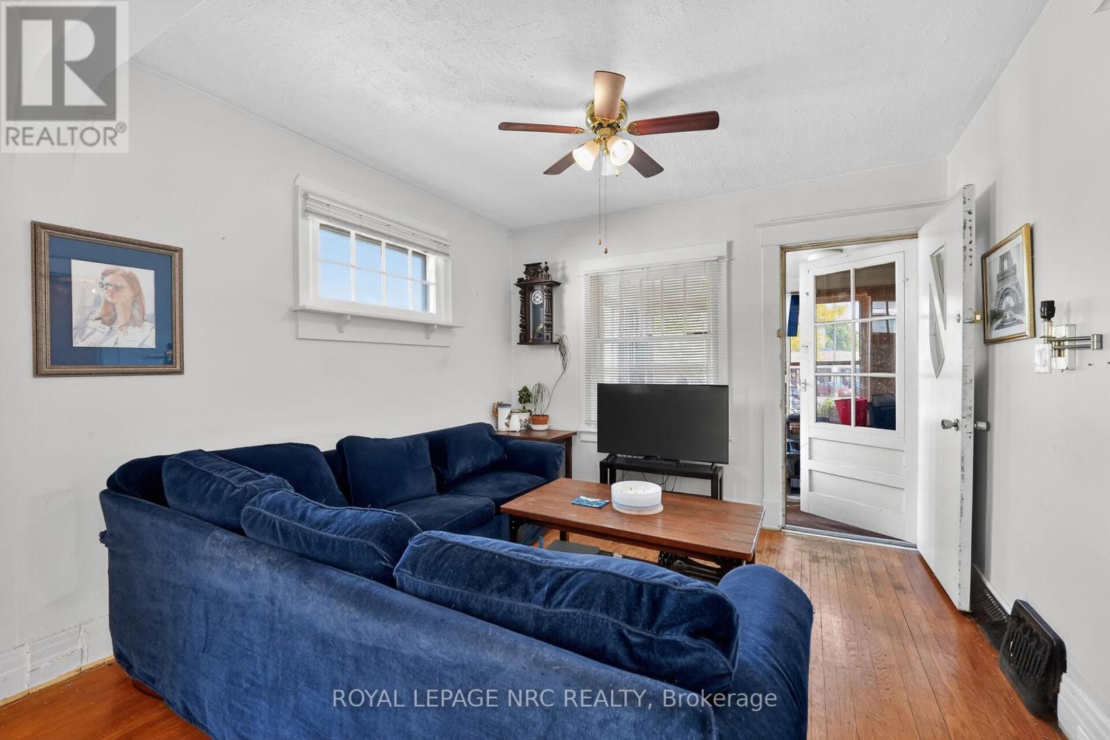 












146 CARLTON STREET

,
St. Catharines (Downtown),




Ontario
L2R1R7

