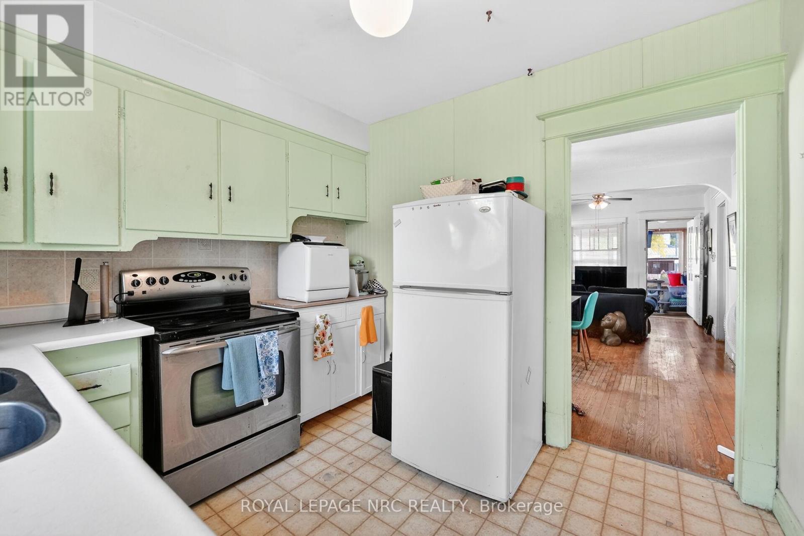 












146 CARLTON STREET

,
St. Catharines (Downtown),




Ontario
L2R1R7

