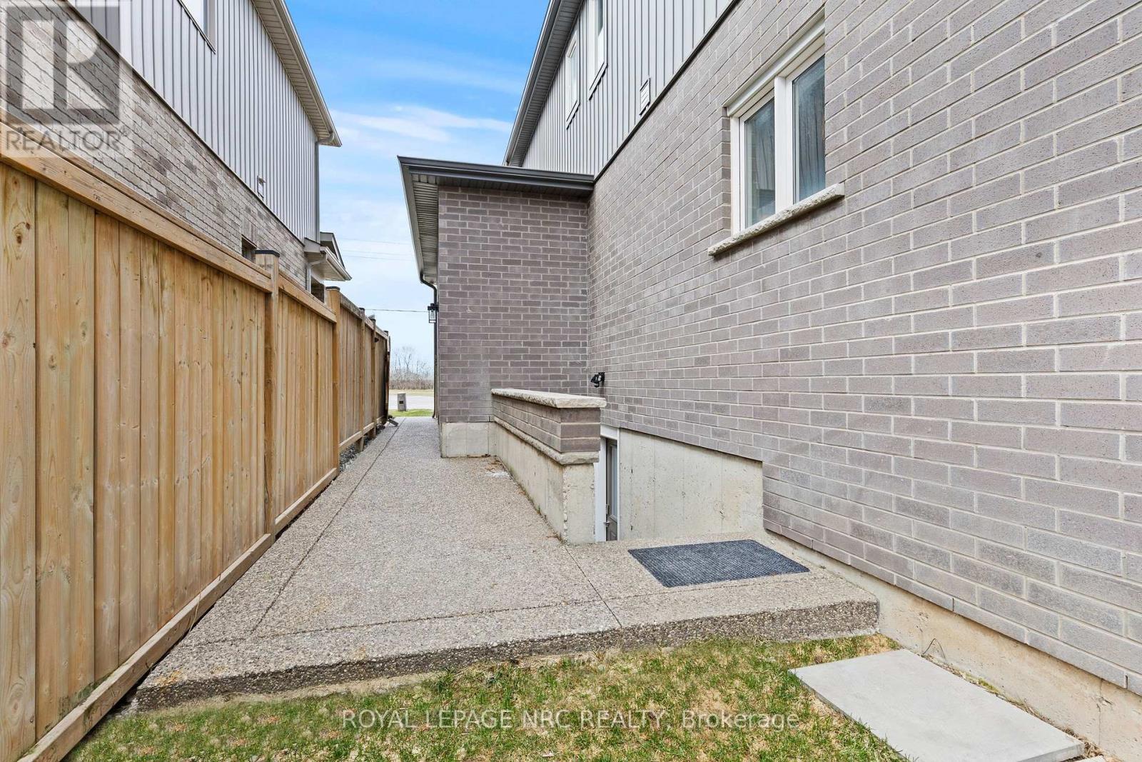 












271 MEMORIAL PARK DRIVE

,
Welland (Lincoln/Crowland),




Ontario
L3B0E3

