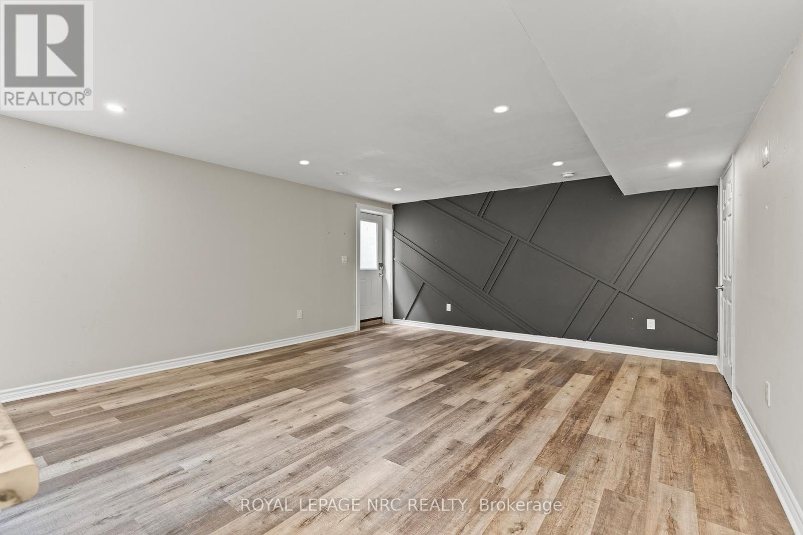 












271 MEMORIAL PARK DRIVE

,
Welland (Lincoln/Crowland),




Ontario
L3B0E3

