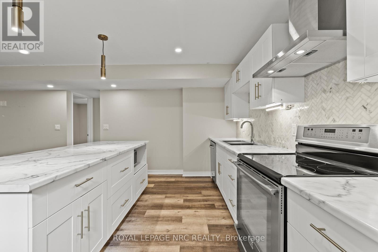 












271 MEMORIAL PARK DRIVE

,
Welland (Lincoln/Crowland),




Ontario
L3B0E3

