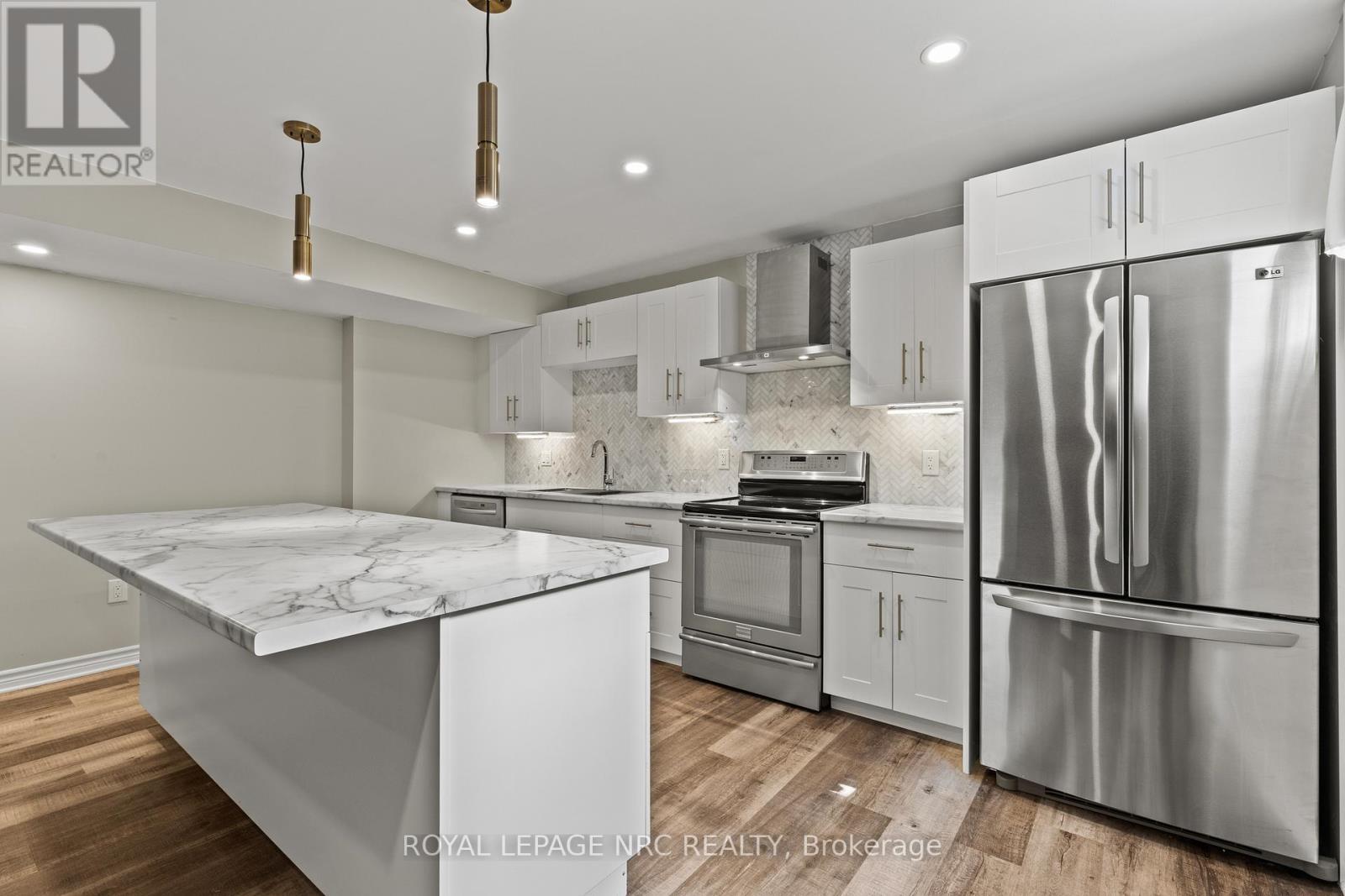 












271 MEMORIAL PARK DRIVE

,
Welland (Lincoln/Crowland),




Ontario
L3B0E3

