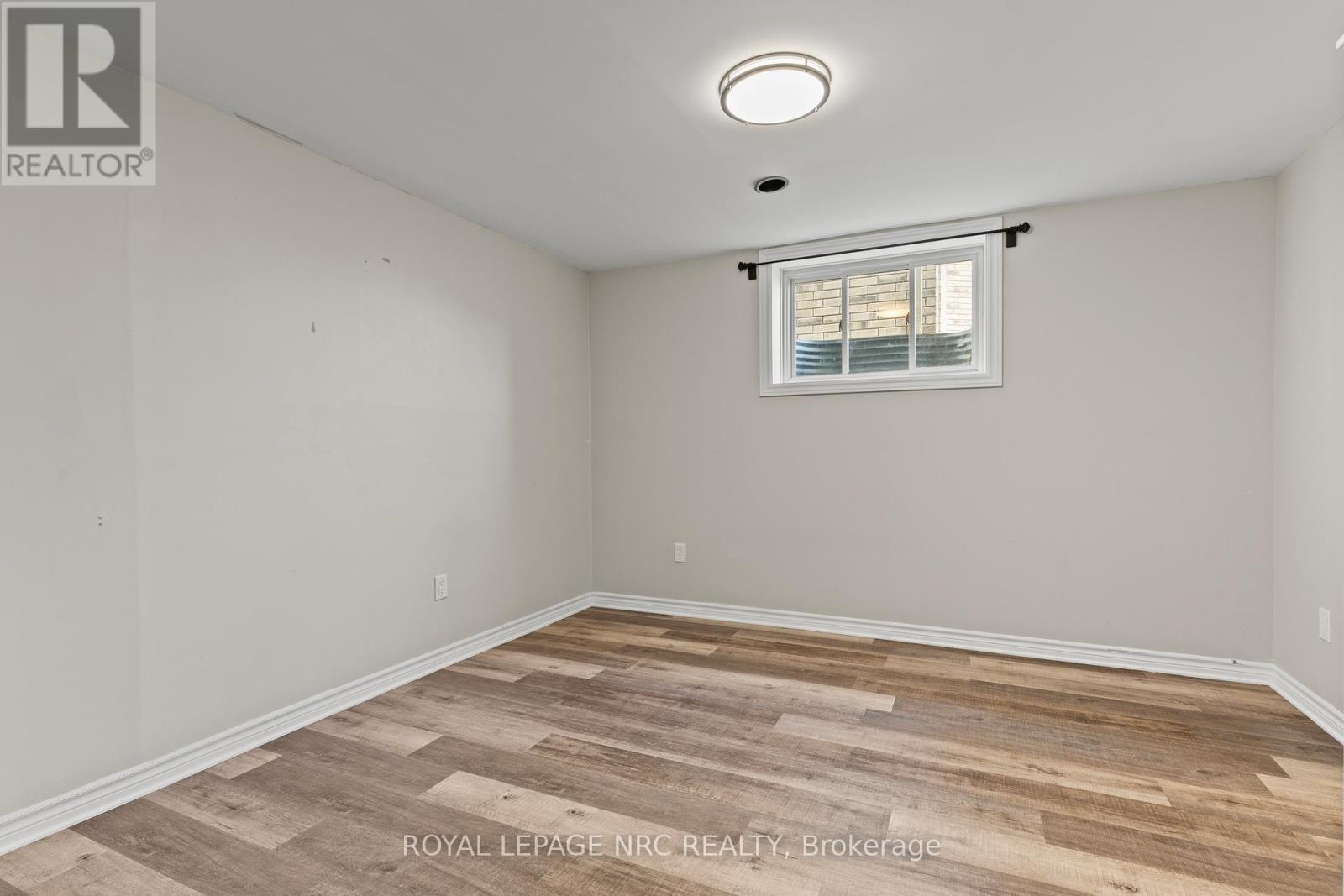












271 MEMORIAL PARK DRIVE

,
Welland (Lincoln/Crowland),




Ontario
L3B0E3

