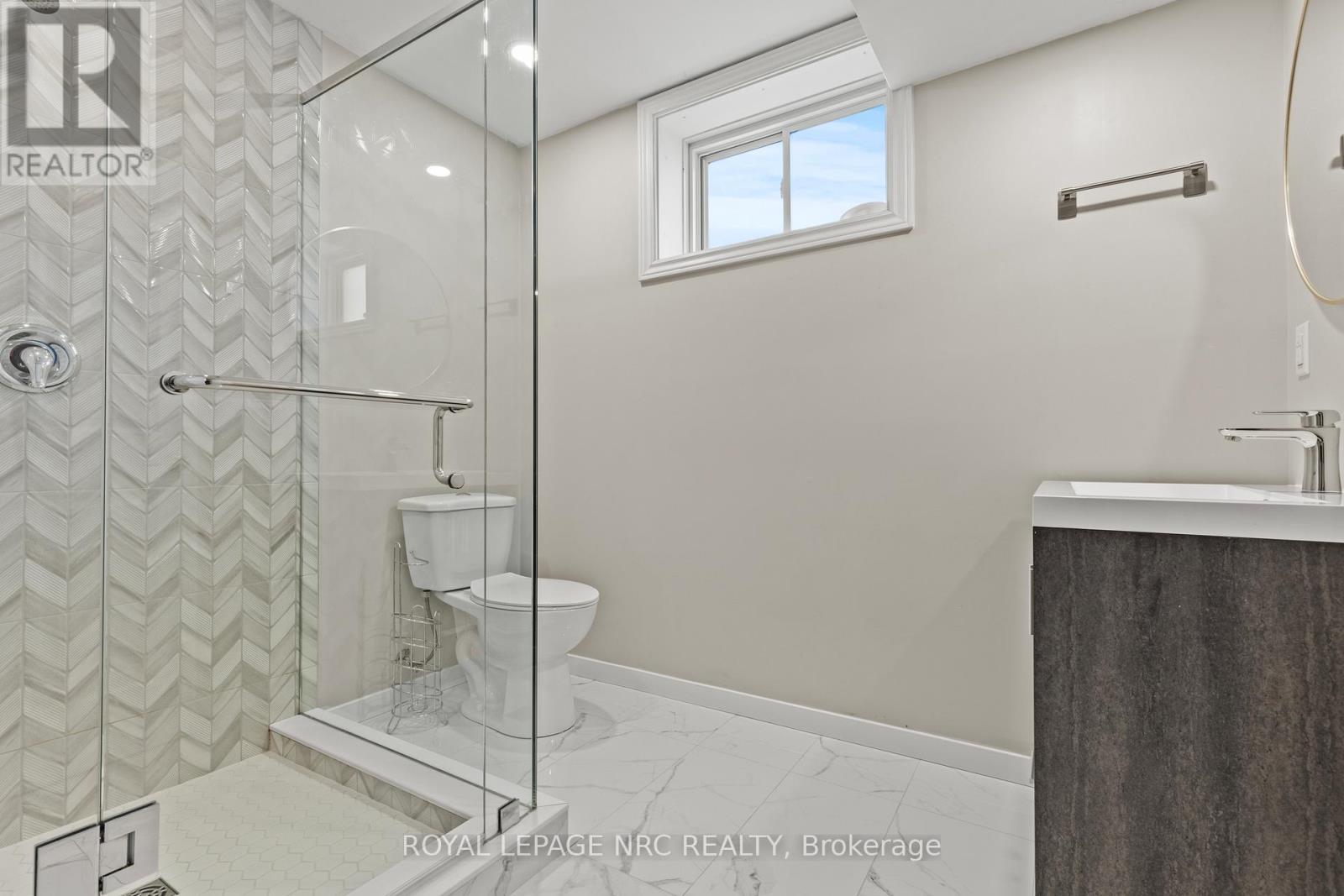 












271 MEMORIAL PARK DRIVE

,
Welland (Lincoln/Crowland),




Ontario
L3B0E3

