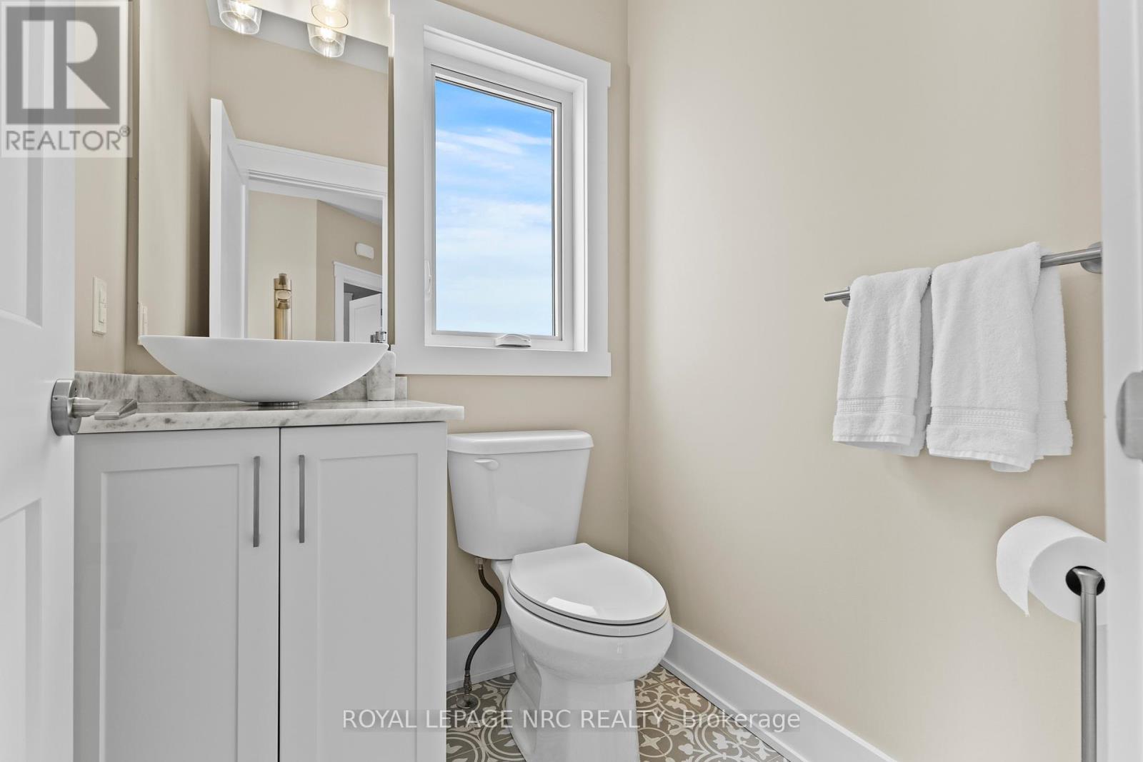 












271 MEMORIAL PARK DRIVE

,
Welland (Lincoln/Crowland),




Ontario
L3B0E3

