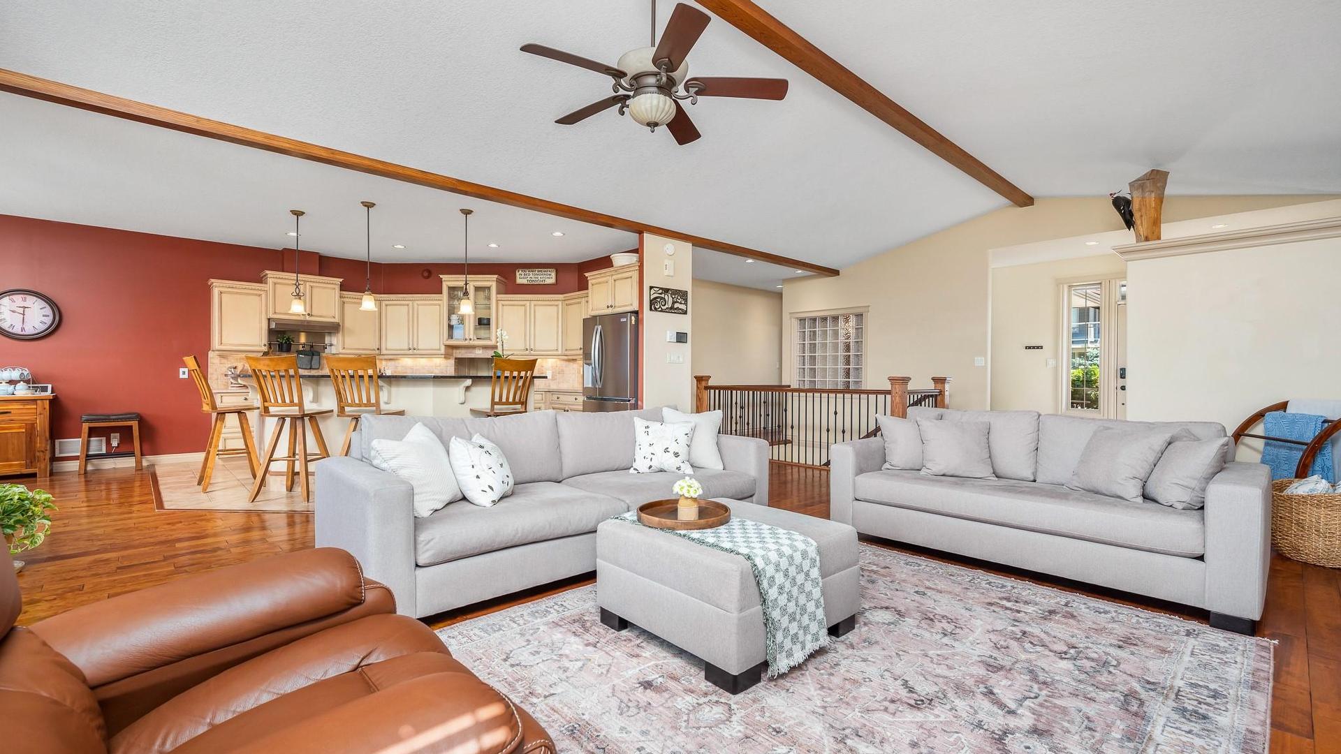 









904


33

Avenue,
Vernon,




BC
V1T 9V7

