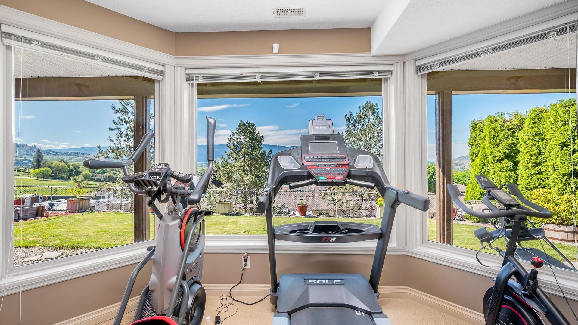 









904


33

Avenue,
Vernon,




BC
V1T 9V7

