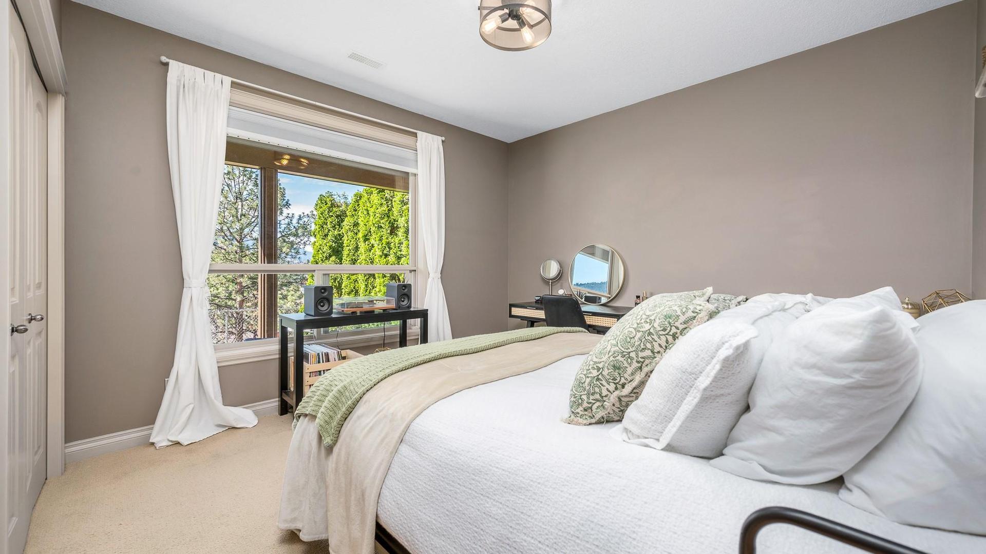 









904


33

Avenue,
Vernon,




BC
V1T 9V7

