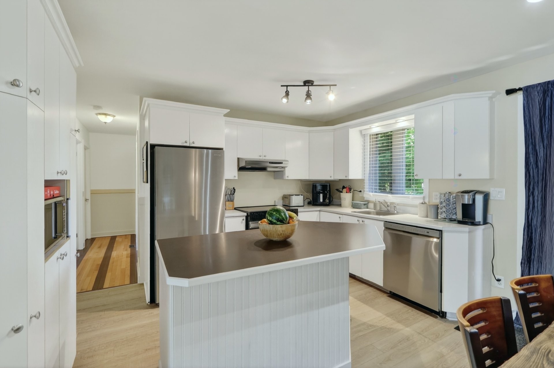 









907


Rue Desjardins

,
Saint-Jérôme,




QC
J5L1K9

