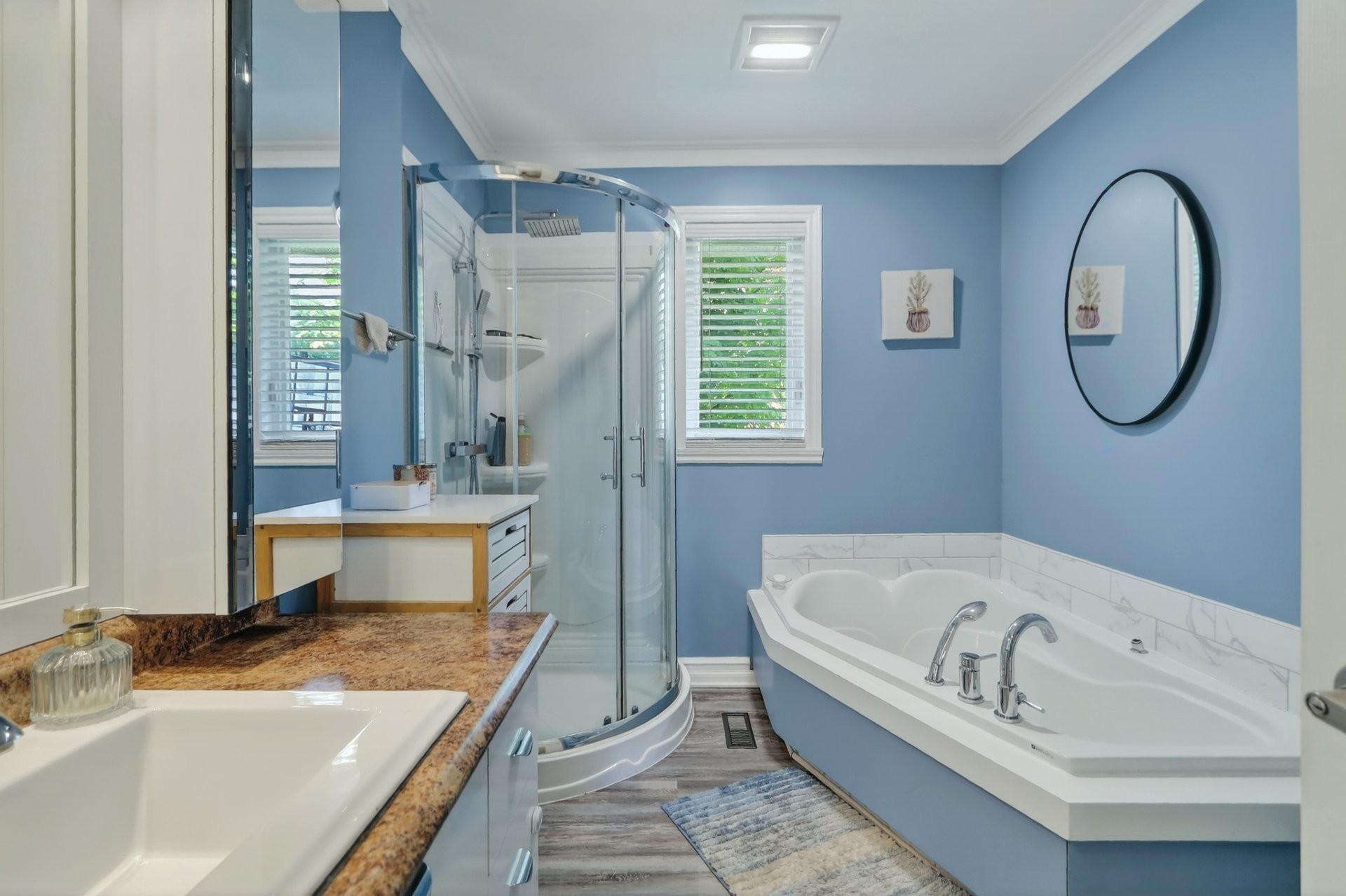 









907


Rue Desjardins

,
Saint-Jérôme,




QC
J5L1K9

