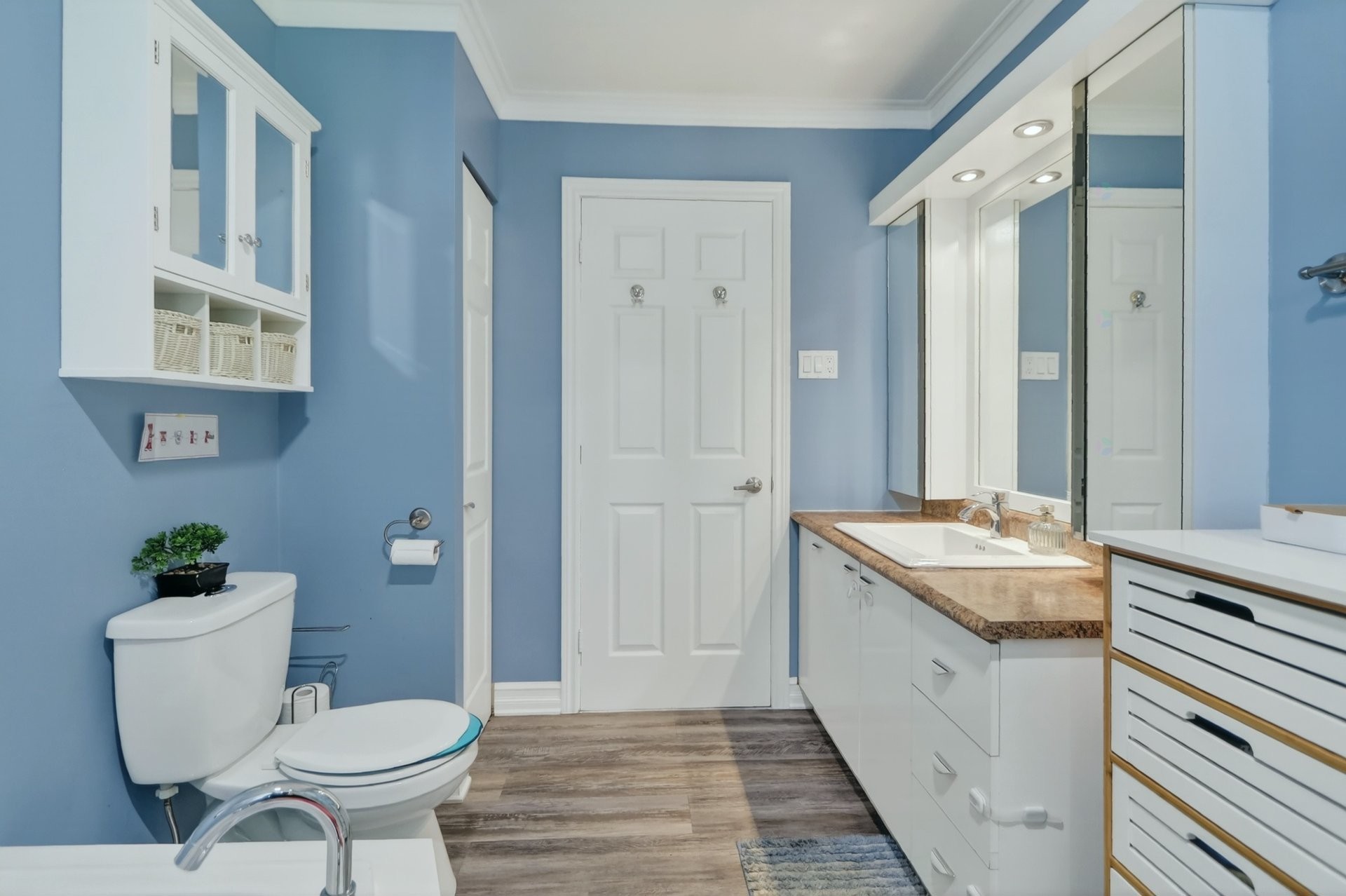 









907


Rue Desjardins

,
Saint-Jérôme,




QC
J5L1K9

