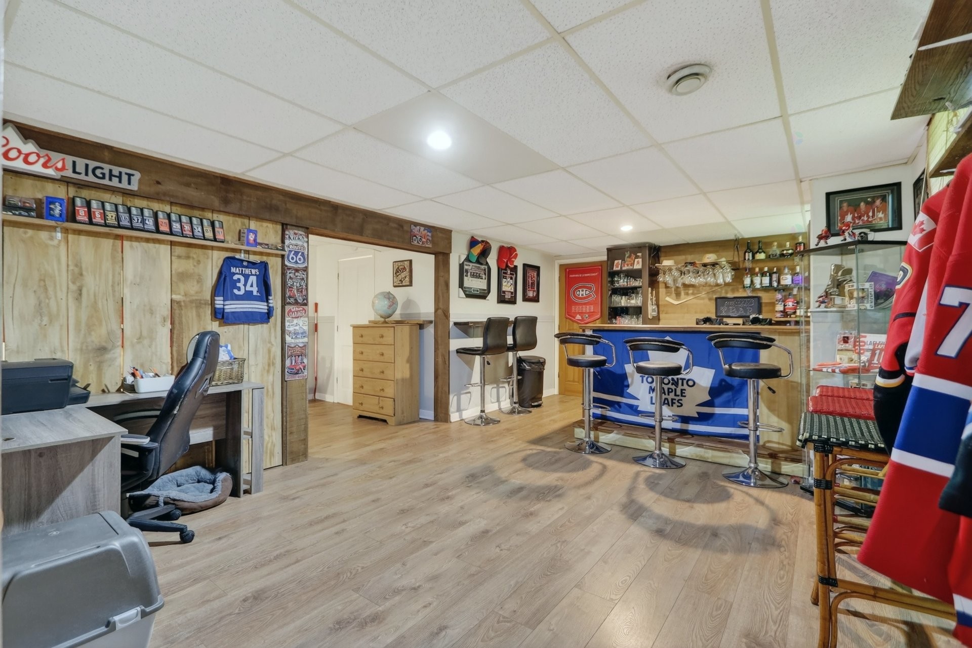 









907


Rue Desjardins

,
Saint-Jérôme,




QC
J5L1K9

