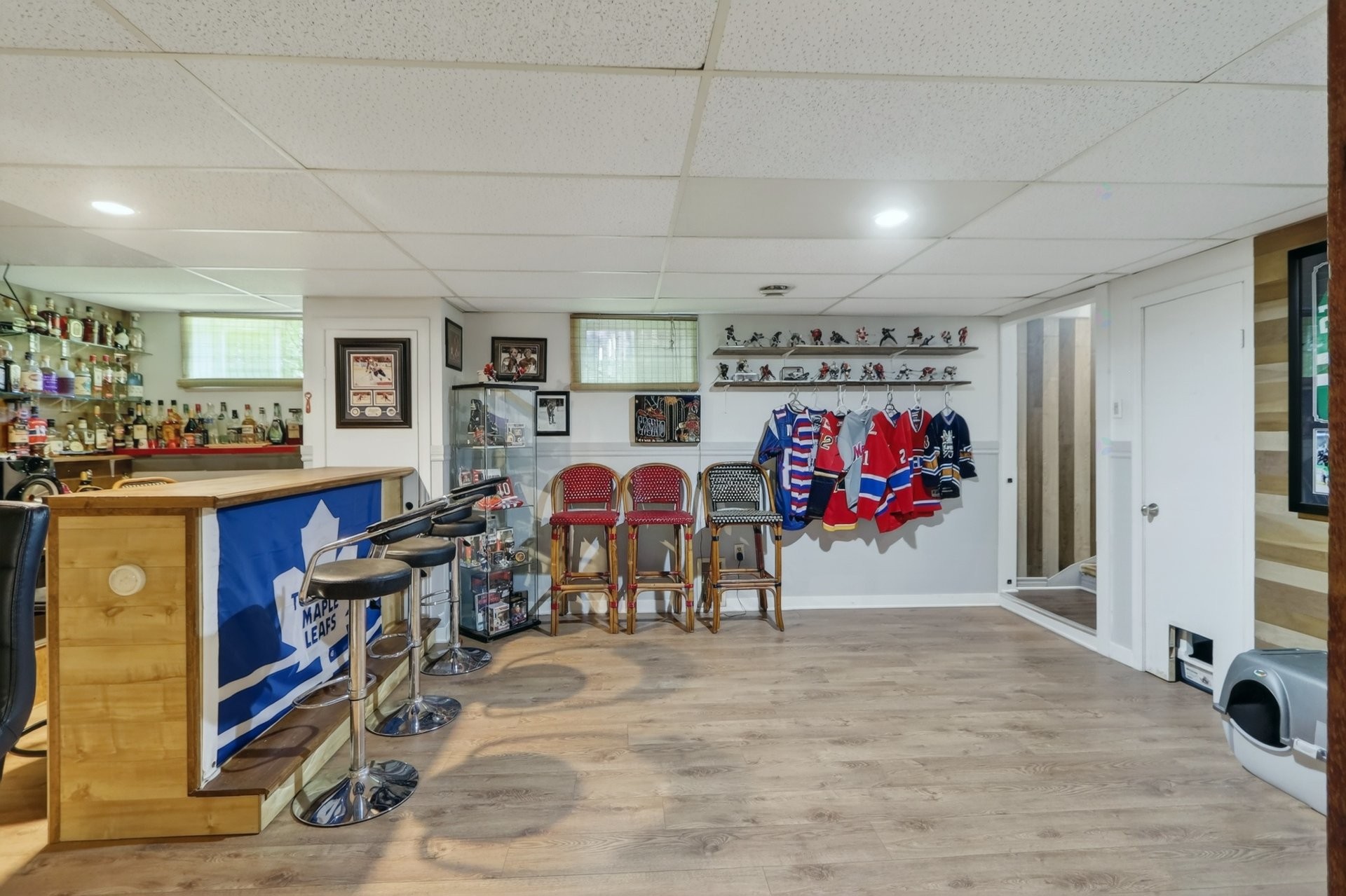 









907


Rue Desjardins

,
Saint-Jérôme,




QC
J5L1K9

