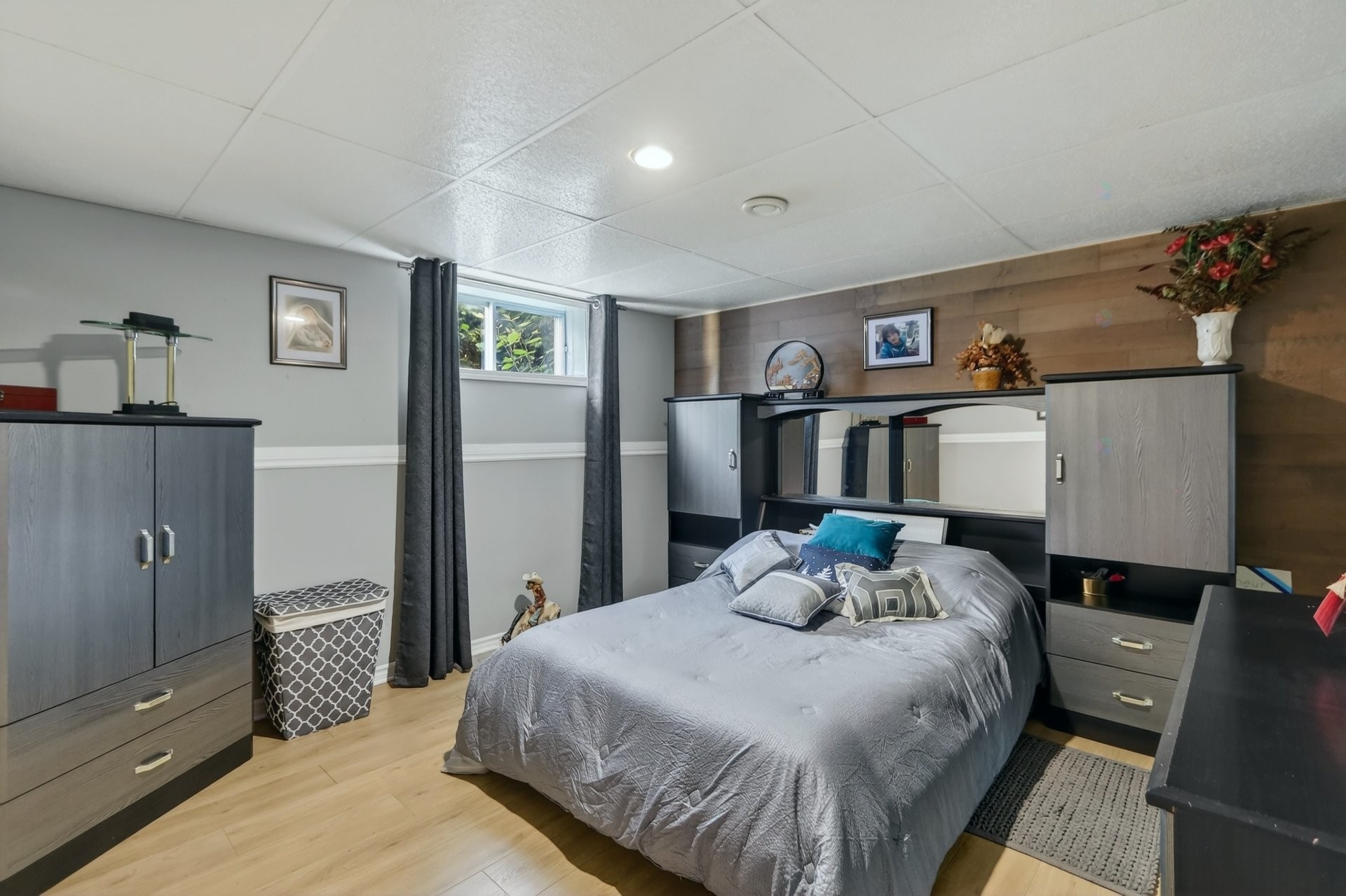









907


Rue Desjardins

,
Saint-Jérôme,




QC
J5L1K9

