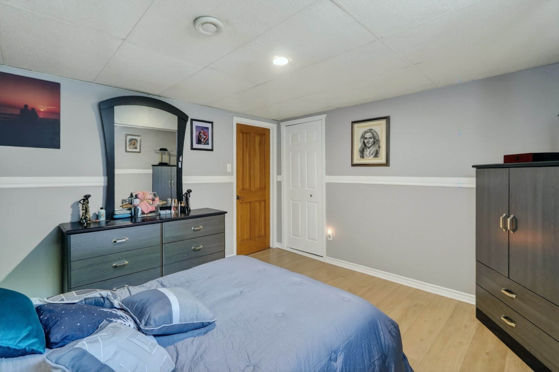 









907


Rue Desjardins

,
Saint-Jérôme,




QC
J5L1K9

