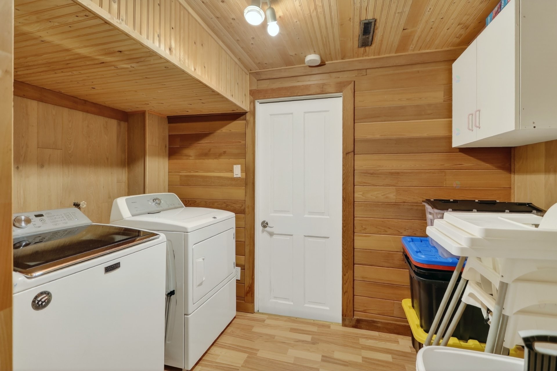 









907


Rue Desjardins

,
Saint-Jérôme,




QC
J5L1K9

