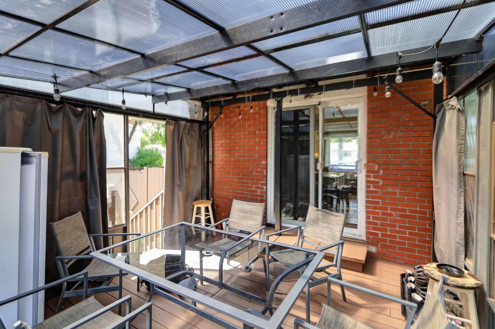 









907


Rue Desjardins

,
Saint-Jérôme,




QC
J5L1K9

