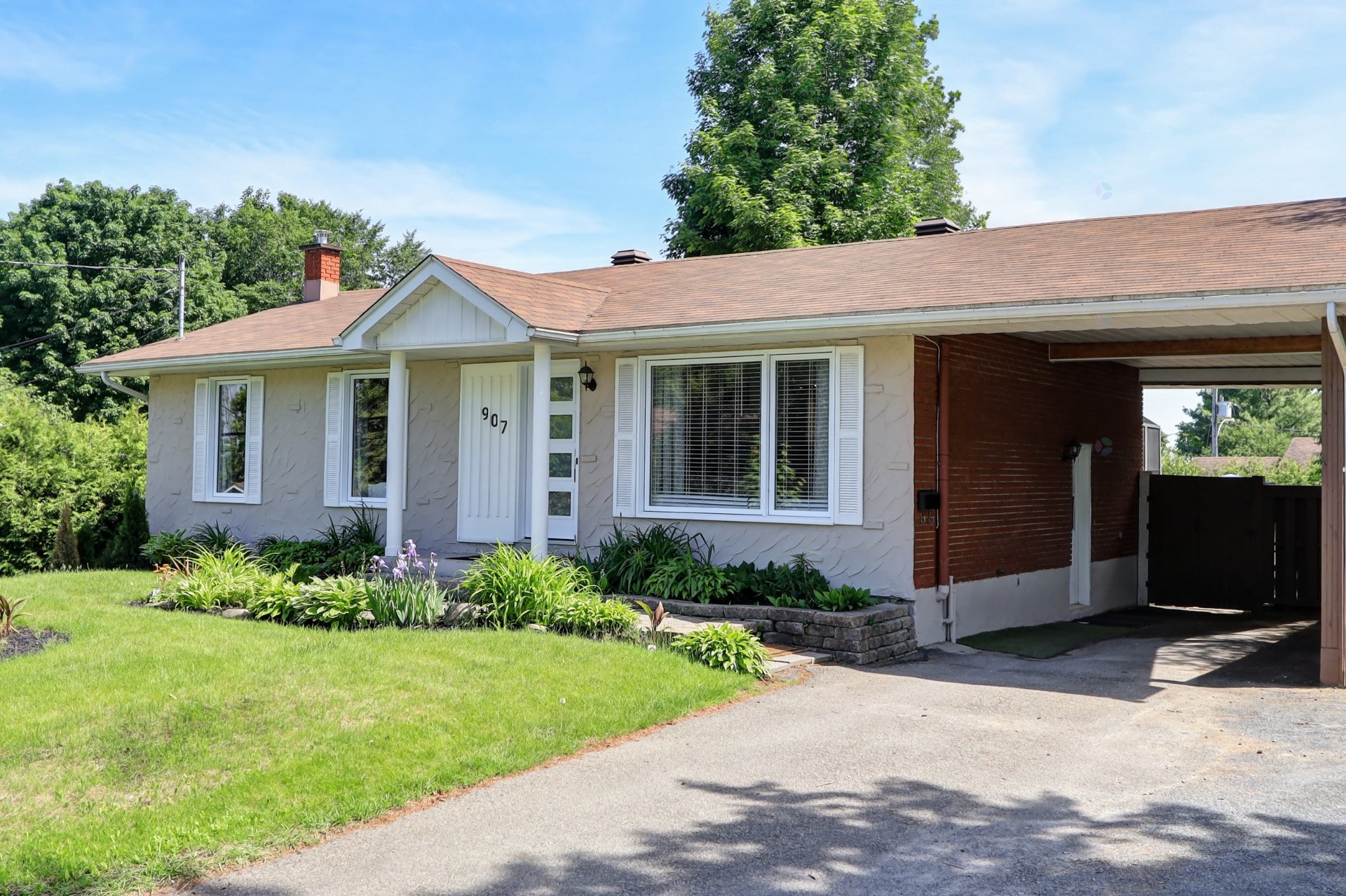 









907


Rue Desjardins

,
Saint-Jérôme,




QC
J5L1K9

