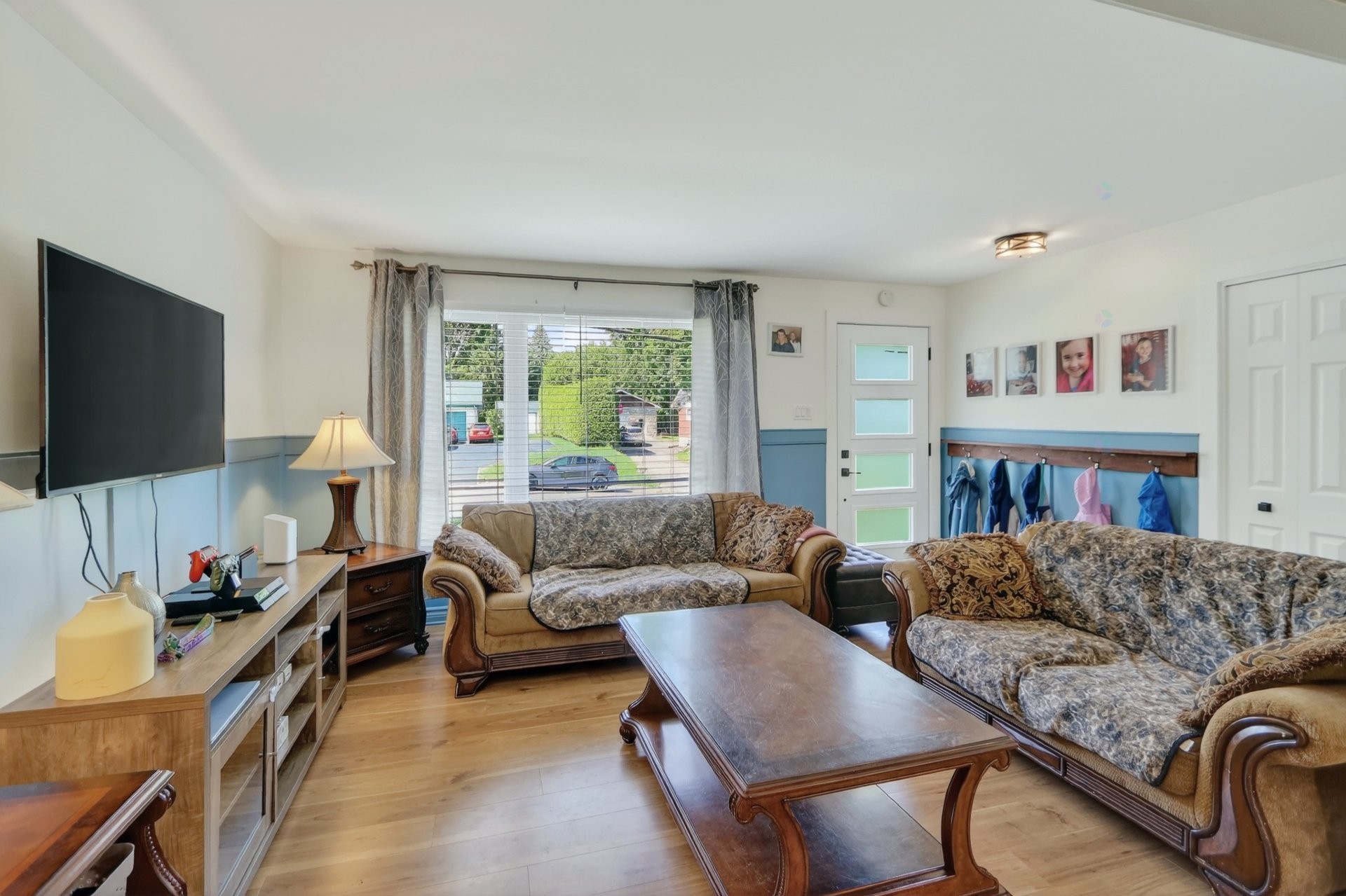









907


Rue Desjardins

,
Saint-Jérôme,




QC
J5L1K9

