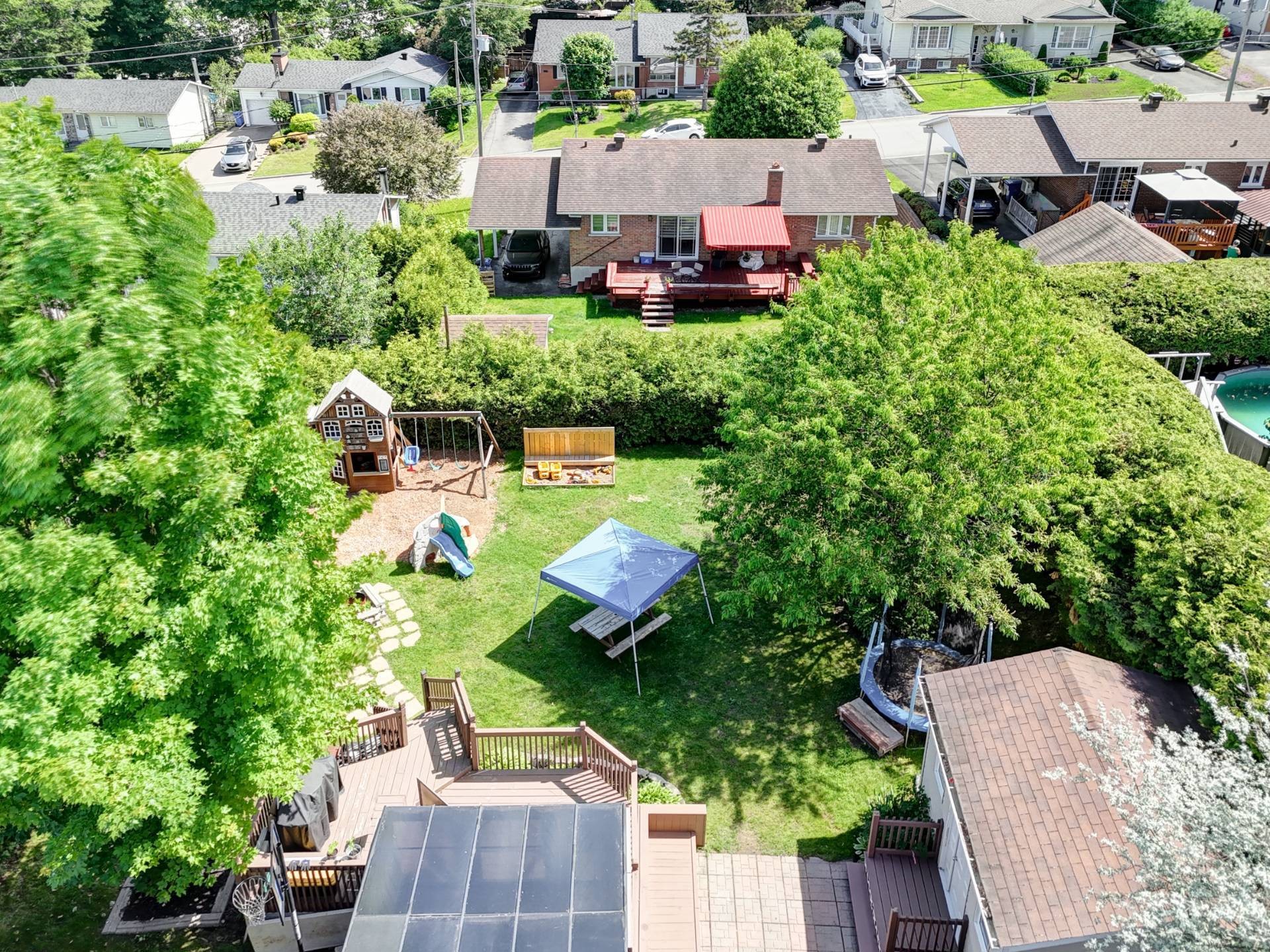 









907


Rue Desjardins

,
Saint-Jérôme,




QC
J5L1K9


