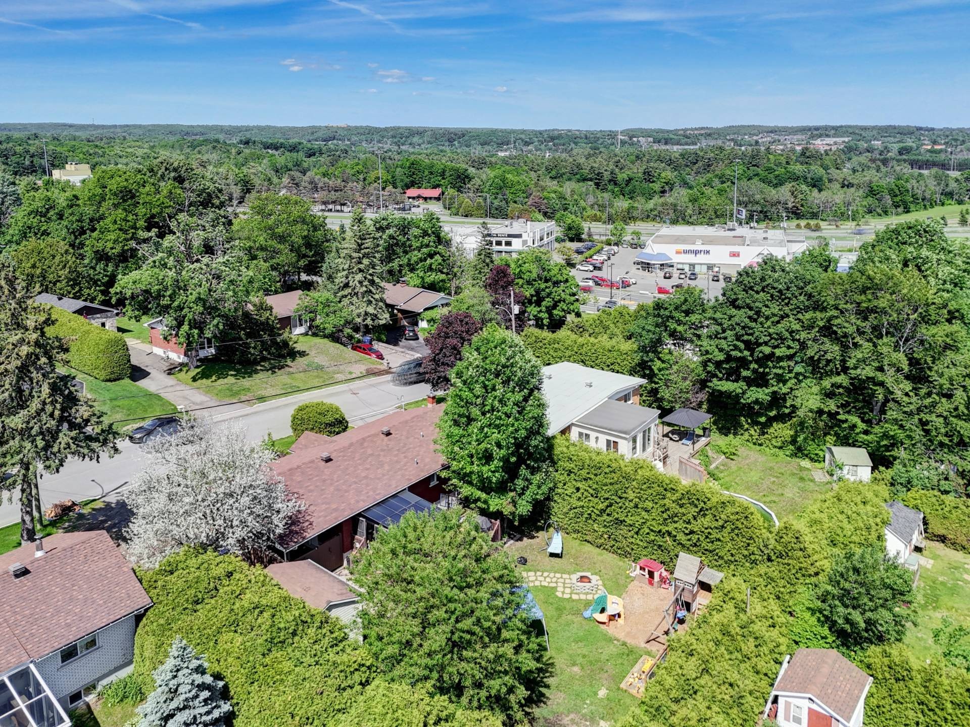 









907


Rue Desjardins

,
Saint-Jérôme,




QC
J5L1K9

