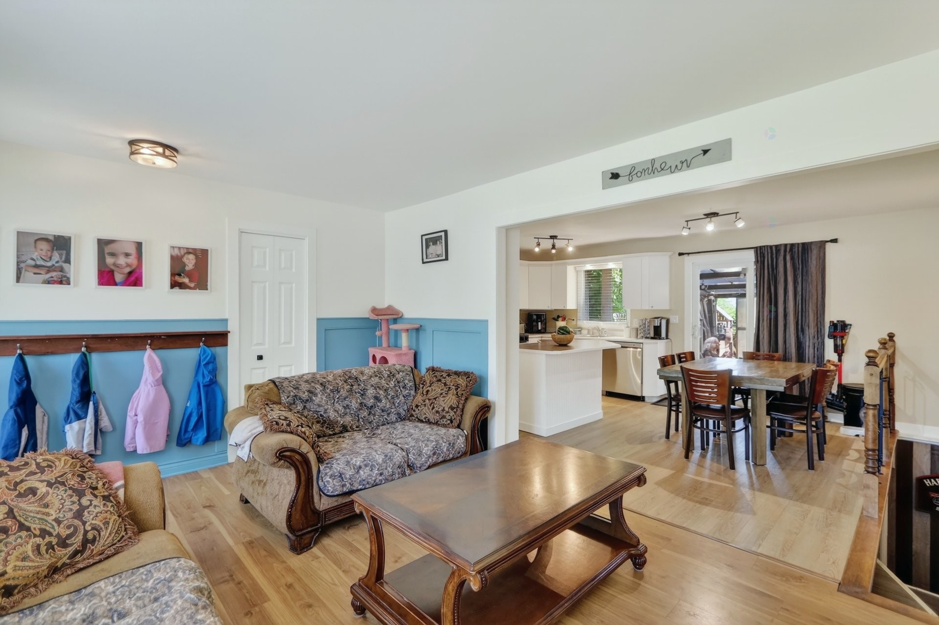 









907


Rue Desjardins

,
Saint-Jérôme,




QC
J5L1K9


