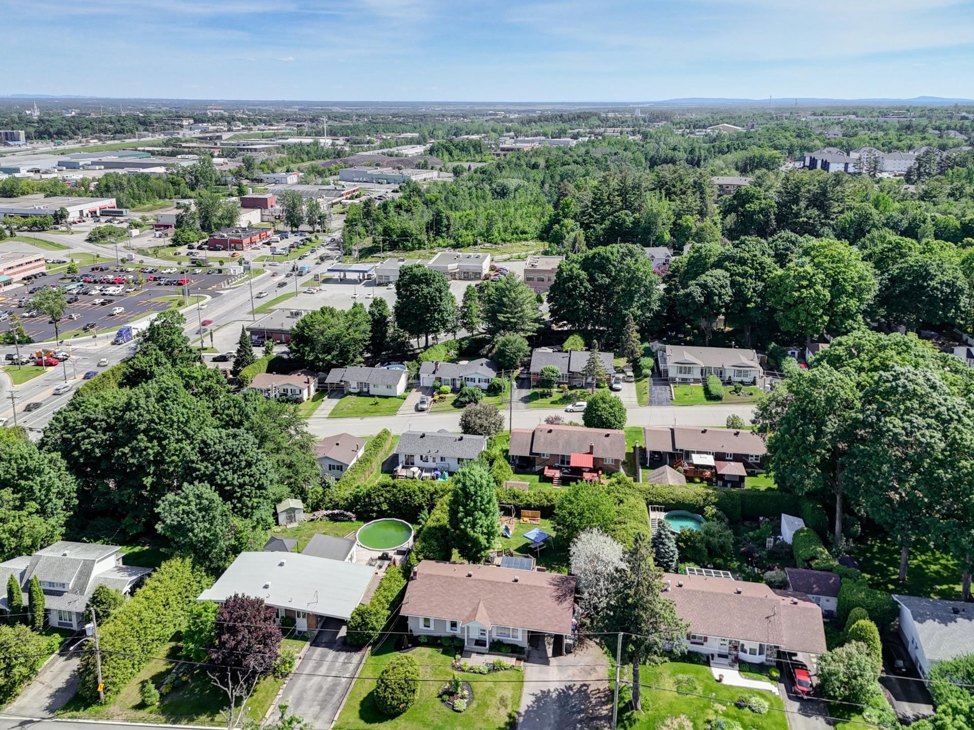 









907


Rue Desjardins

,
Saint-Jérôme,




QC
J5L1K9


